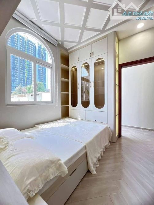 NHÀ PHỐ HIỆN ĐẠI FULL NỘI THẤT XỊN - 3 TẦNG - 5.5M x 15 M - Huỳnh Tấn Phát - 8 Tỷ 660 TL - 9