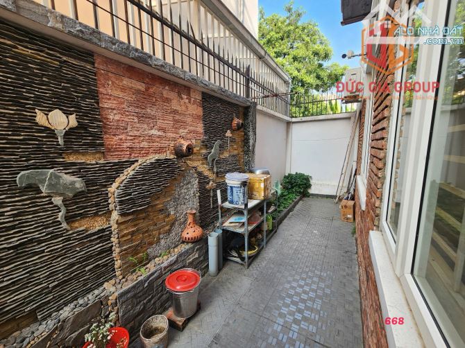 Bán nhà khu dân cư Tân Phong, căn góc 2 mặt tiền đường sổ hồng 195m2 ngang 10m giá 11.2 tỷ - 9