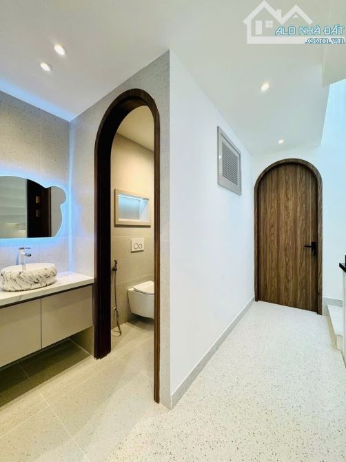 NHÀ NGỘP CÓ DÒNG TIỀN 27 TRIỆU NGAY NGUYỄN TRÃI, PHẠM NGŨ LÃO, QUẬN 1 - GIÁ: 6 TỶ 710/64M2 - 9