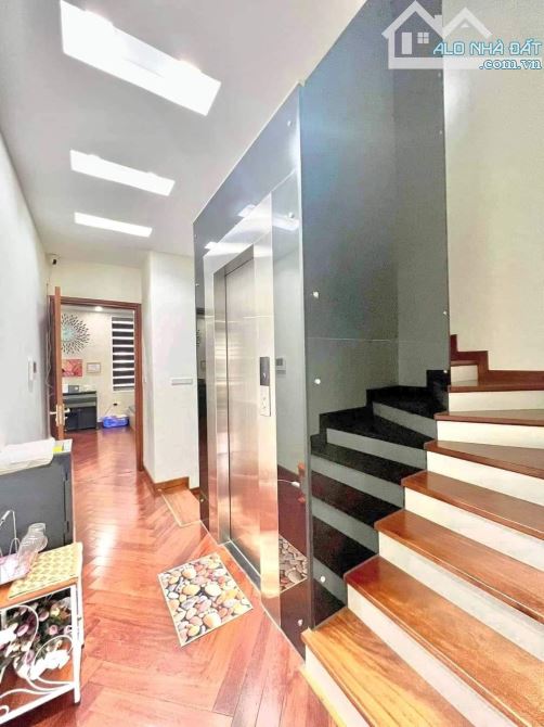 Chủ nhà đang rất gấp bán nhà ngõ 36 Nguyên Hồng – 63m², 5 Tầng, Ô Tô Đỗ Cổng – 19,5 Tỷ - 9