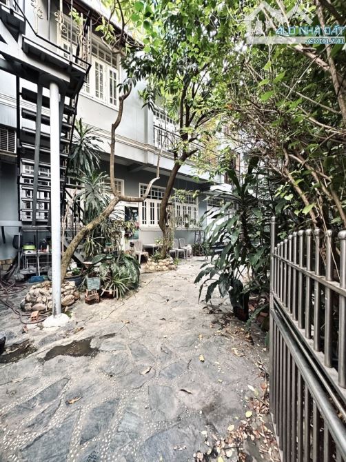 VILLA SÂN VƯỜN TRUNG TÂM QUẬN 1 - 333M2 - 4 TẦNG - 62 TỶ - 9