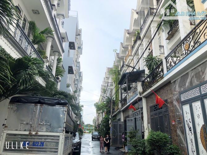 Nhà 4 tầng Full nội thất , gần chợ Gà, gần ngã ba đông quang, đường xe hơi 8m thông - 9