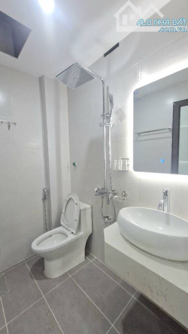 🏡 Nhà Đẹp Xuân Phương 7 Tầng Thang Máy - Full Nội Thất - Chỉ 7.95 Tỷ 📍 Vị trí: Xuân Phươ - 9