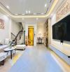 Bán nhà Ngõ 141 Thịnh Quang, Đống Đa, 42m2x7T, giá 15 tỷ, 30m ra oto, Hướng Đông Nam