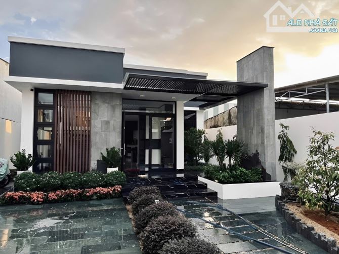 Bán đất tặng kèm nhà cấp 4 DT 7X20 giá 2.1 tỷ thương lượng