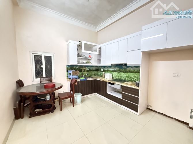 LƯƠNG THẾ VINH-KHU PHÂN LÔ CÁN BỘ - GARA Ô TÔ