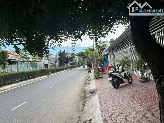 Bán nhà mặt tiền Thống Nhất Thị trấn Phan Rí Cửa, Tuy Phong, Bình Thuận DT: 5.2mx25m cấp 4 - 1