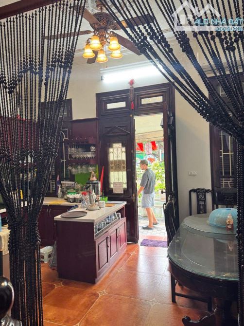 Mặt phố Trấn Vũ - VIEW HỒ triệu đô, Vị trí KIM CƯƠNG kinh doanh cà phê hái ra TIỀN! 89 tỷ