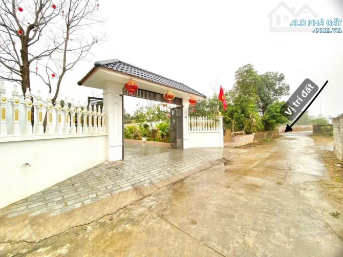 Chỉ nhỉnh 2 tỷ cho 70,6m cánh chủ, đường thông, oto tránh, sát nhà trọ và cnc hòa lạc