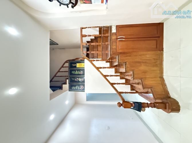 LƯƠNG THẾ VINH-KHU PHÂN LÔ CÁN BỘ - GARA Ô TÔ