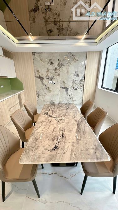 BÁN NHÀ - PHÂN LÔ - HOÀNG VĂN THÁI - GẦN PHỐ - NHÀ ĐẸP - THANG MÁY - Dt: 52m2*6T