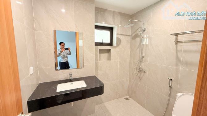 CC BÁN GẤP TOÀ NHÀ NHÀ XÂY MỚI - THOÁNG TRƯỚC SAU-DÒNG TIỀN 220 TR/THÁNG. 130m2x9T- 60 TỶ.