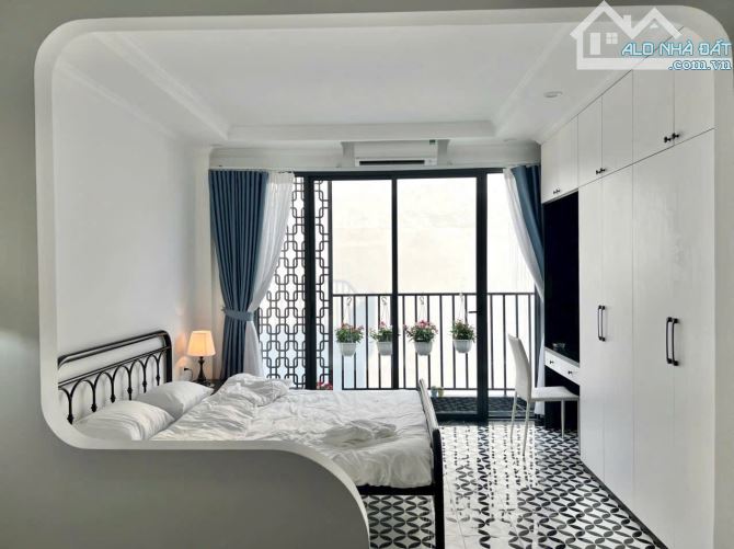 Toà CHDV Vĩnh Phúc lô góc thông tứ tung gần ĐH RMIT 50m2*5T 8PN KK full nội thất, PCCC