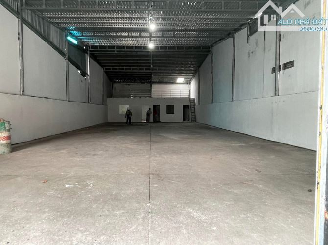 Cho thuê 400m2 kho sẵn văn phòng cách cầu Mai Lĩnh 3km
