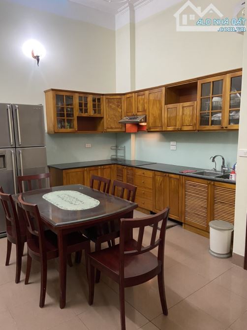 Cho thuê nhà phố Tây Sơn dt 35mx 5 tầng, 3PN, 4WC, 12tr/th