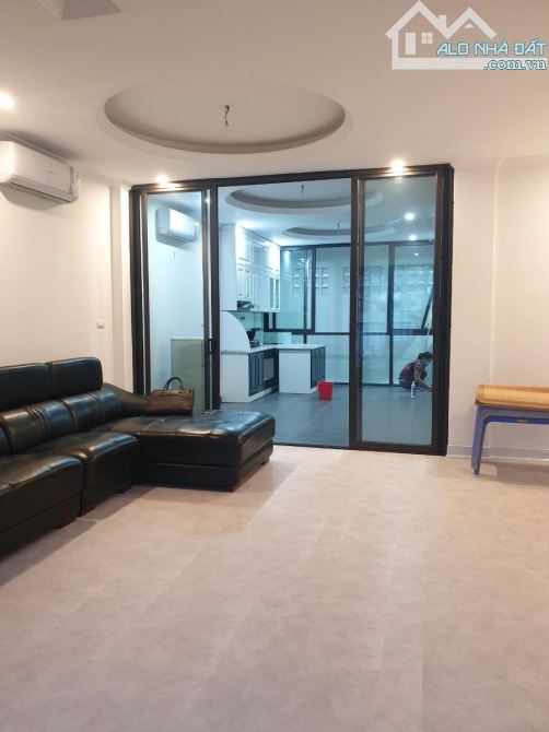 TOÀ VĂN PHÒNG QUAN NHÂN 65m2, 9T THANG MÁY, MT 5.5m - 36 TỶ CÓ HẦM, ÔTÔ TRÁNH, KINH DOANH