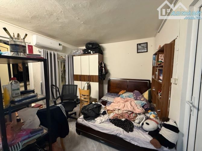 Bán căn hộ tập thể quỳnh mai tt hai bà trưng ban công thoáng trước sau ô tô đỗ cổng