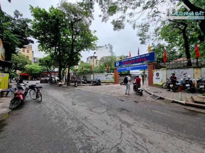 BÁN ĐẤT TRUNG KÍNH, LÔ GÓC 2 MẶT NGÕ OTO, VỈA HÈ RỘNG, XÂY NHÀ Ở VÀ KDOANH, 55M*4M,18 TỶ