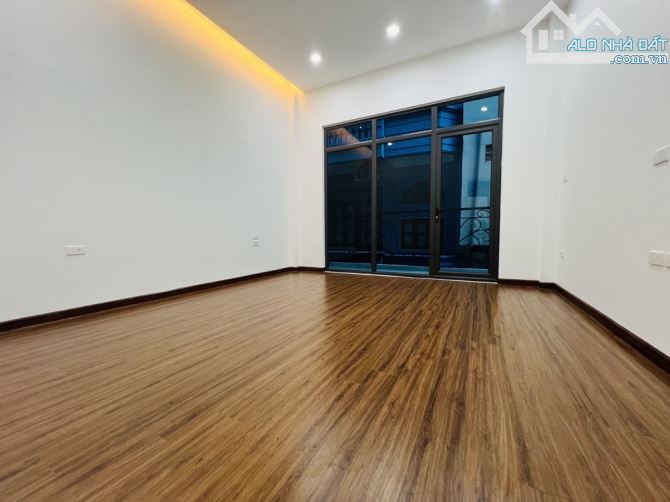 SIÊU PHẨM HOÀNG VĂN THÁI -Ô TÔ 7 CHỖ VÀO NHÀ, NGÕ THÔNG CHẠY VÒNG QUANH - KHU VIP THANH XU