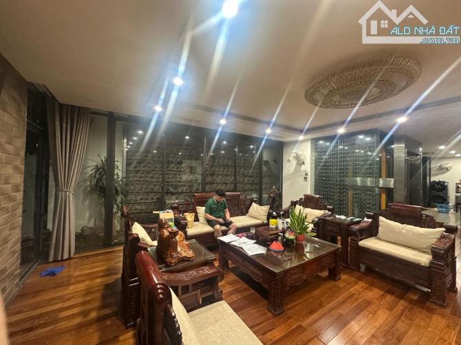 Nhà đẹp ngõ 168 Hào Nam, thông ô tô, KD, 6T thang máy, gara, MT5.5m, 2 thoáng, ở luôn