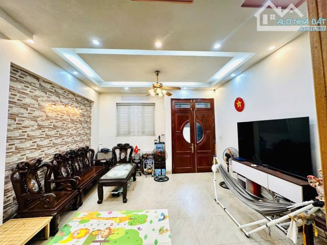 NHÀ ĐẸP – LÔ GÓC 3 MẶT THOÁNG – NGÕ THÔNG TỨ TUNG – CÁCH Ô TÔ 30M – GẦN CẦU NHẬT TÂN, T