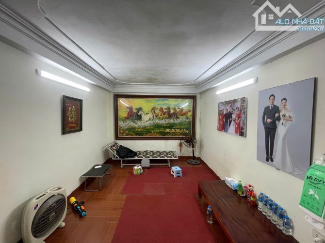 Nhà riêng đẹp xịn - ngõ nông 10m ra oto tránh tại Đường Thanh Liệt, Thanh Trì giá 6,4 tỷ.