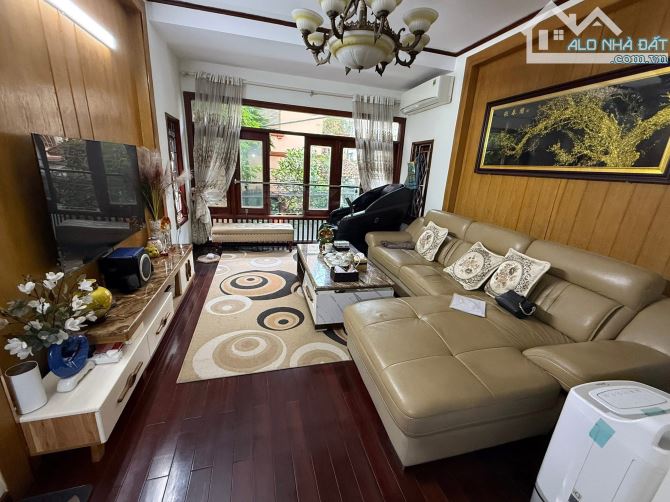 BÁN NHÀ LẠC LONG QUÂN NGÕ THÔNG OTO TRÁNH DT50m2 NHÀ DÂN XÂY 5 TẦNG ĐẸP. CHỈ 17.6 TỶ