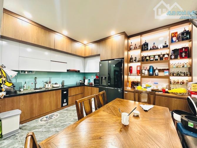 Bán nhà đẹp xây 4 tầng x 60m2 , ô tô tránh , dừng đỗ ngày đêm Hai Bà Trưng