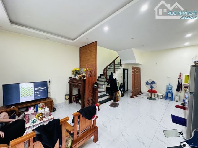 HIẾM - NHÀ ĐẸP ÂU CƠ - 55M2 - 4 TẦNG - NGÕ VF3 - GIÁ CHỈ HƠN 4 TỶ