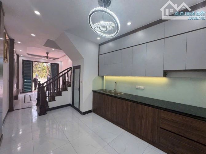 Bán nhà 3 tầng-35m2-ô tô đỗ cổng, cạnh đường thông ô tô tránh, gần quốc lộ 6 và ĐH Thể Dục - 2