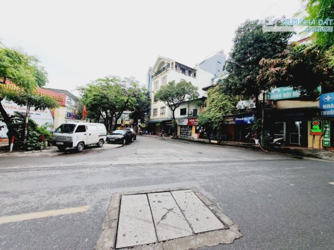 BÁN ĐẤT TRUNG KÍNH, LÔ GÓC 2 MẶT NGÕ OTO, VỈA HÈ RỘNG, XÂY NHÀ Ở VÀ KDOANH, 55M*4M,18 TỶ