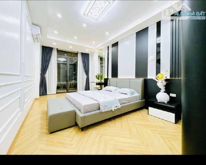 BÁN NHÀ. PHỐ TRẦN DUY HƯNG. DIỆN TÍCH 44M. THỰC TẾ 52M. 6 TẦNG THANG MÁY. GIÁ 17.8 TỶ - 2