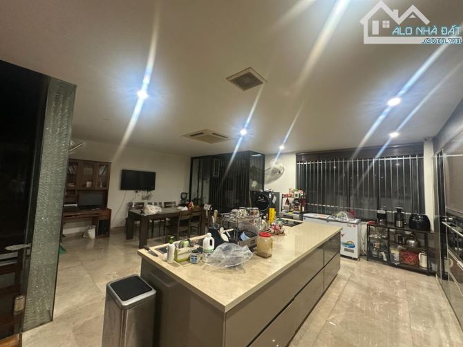 Nhà đẹp ngõ 168 Hào Nam, thông ô tô, KD, 6T thang máy, gara, MT5.5m, 2 thoáng, ở luôn