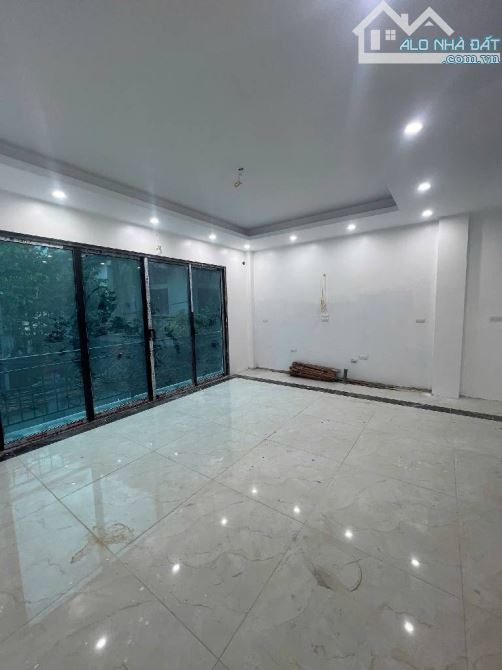 Bán nhà Minh Khai, ô tô tránh, mặt tiền siêu rộng, ngõ thông kinh doanh chỉ nhỉnh 8 tỷ.