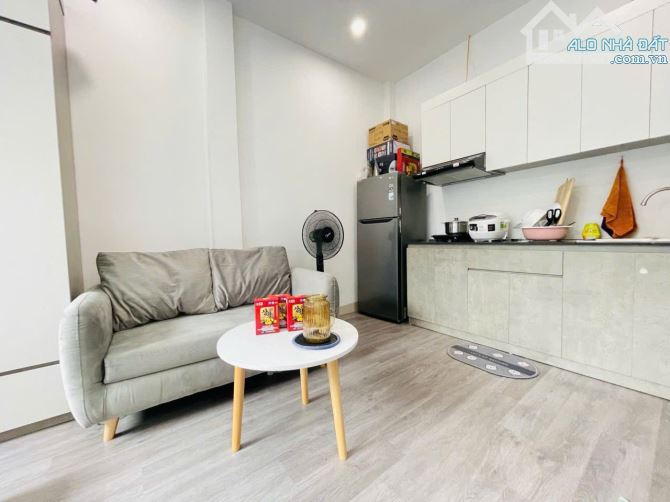 Bán tòa CHDV Giáp Bát 2 thoáng DT800tr/năm sát oto gần ĐH NEU 60m2*6T thang máy 12PN, PCCC