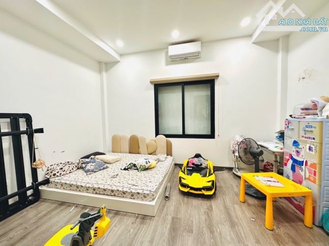 Bán nhà đẹp xây 4 tầng x 60m2 , ô tô tránh , dừng đỗ ngày đêm Hai Bà Trưng