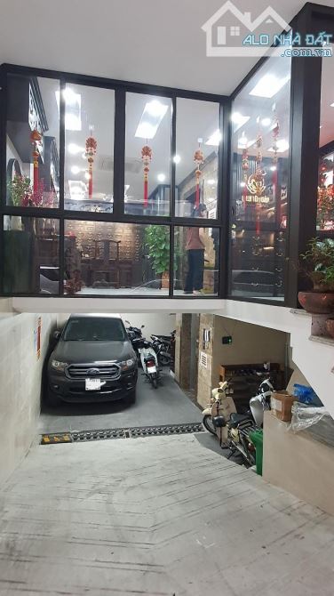 TOÀ VĂN PHÒNG QUAN NHÂN 65m2, 9T THANG MÁY, MT 5.5m - 36 TỶ CÓ HẦM, ÔTÔ TRÁNH, KINH DOANH