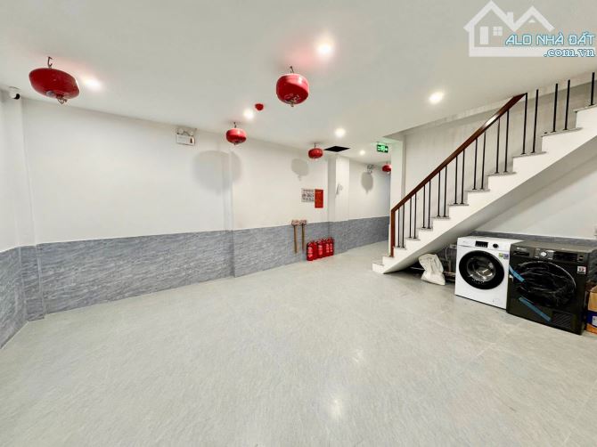 Bán tòa CHDV Giáp Bát 2 thoáng DT800tr/năm sát oto gần ĐH NEU 60m2*6T thang máy 12PN, PCCC