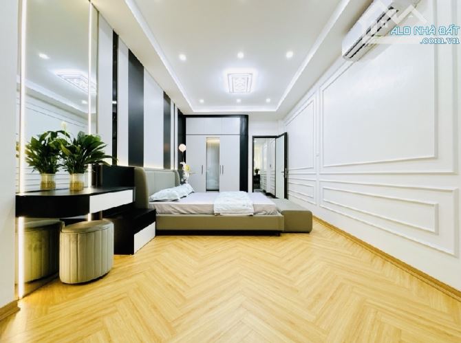 BÁN NHÀ. PHỐ TRẦN DUY HƯNG. DIỆN TÍCH 44M. THỰC TẾ 52M. 6 TẦNG THANG MÁY. GIÁ 17.8 TỶ - 4