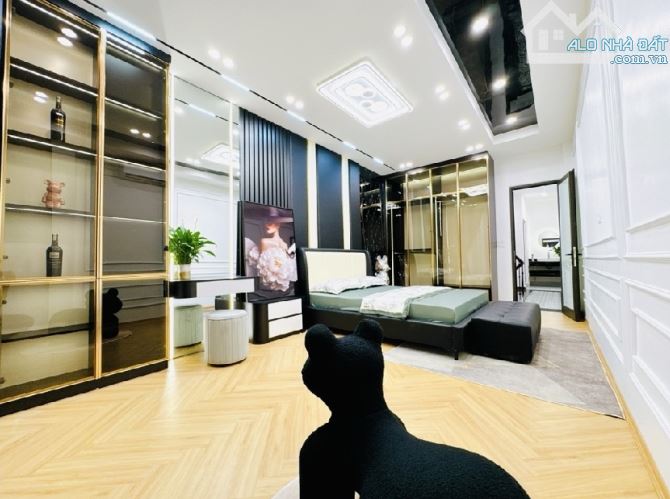 BÁN NHÀ. PHỐ TRẦN DUY HƯNG. DIỆN TÍCH 44M. THỰC TẾ 52M. 6 TẦNG THANG MÁY. GIÁ 17.8 TỶ - 5