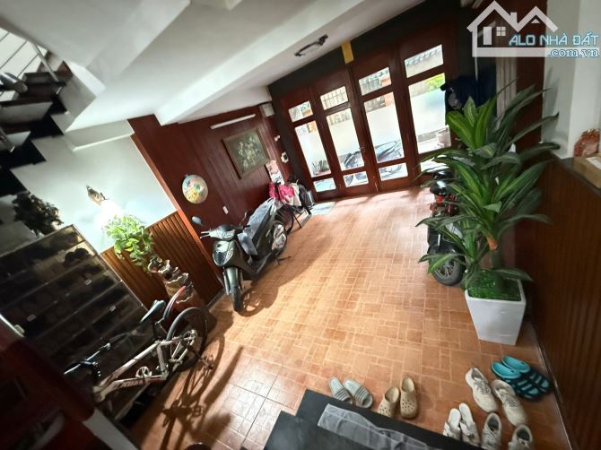 BÁN NHÀ LẠC LONG QUÂN NGÕ THÔNG OTO TRÁNH DT50m2 NHÀ DÂN XÂY 5 TẦNG ĐẸP. CHỈ 17.6 TỶ