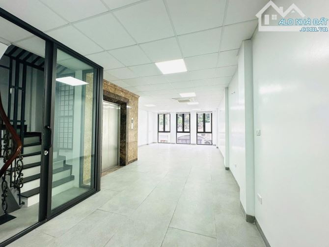 TOÀ VĂN PHÒNG QUAN NHÂN 65m2, 9T THANG MÁY, MT 5.5m - 36 TỶ CÓ HẦM, ÔTÔ TRÁNH, KINH DOANH