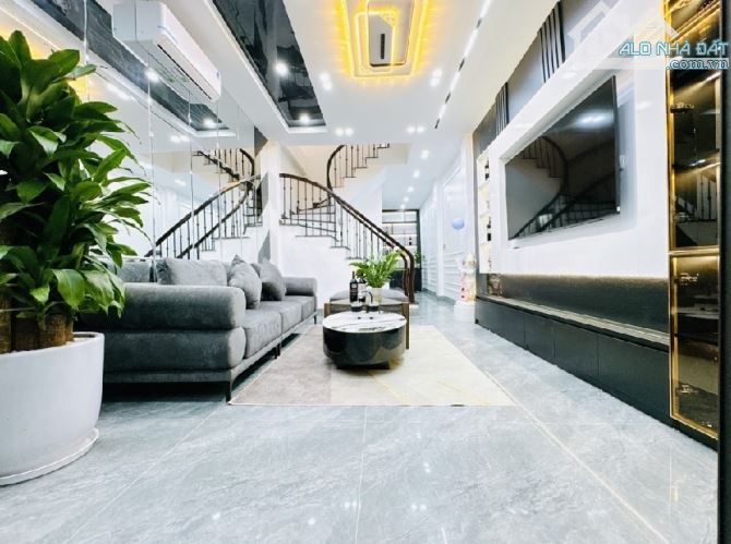 BÁN NHÀ. PHỐ TRẦN DUY HƯNG. DIỆN TÍCH 44M. THỰC TẾ 52M. 6 TẦNG THANG MÁY. GIÁ 17.8 TỶ - 7