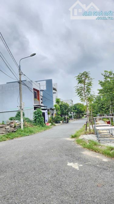 Chính chủ gửi bán lô đất đối diện công viên Hòa Xuân giá 4tyxxx