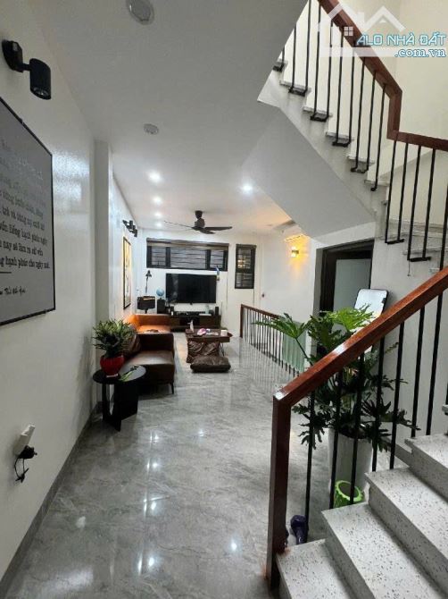 Bán nhà Hà Đông phố Lụa, 14.2 tỷ, 60m2 x 4T, ô tô đỗ, dân trí cao.