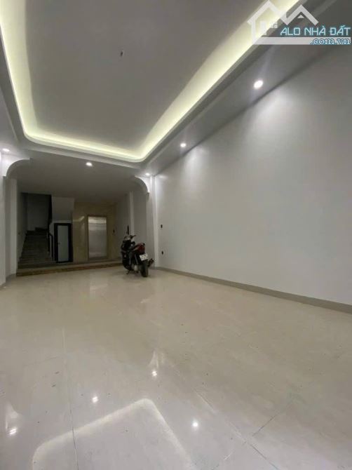 Bán nhà Hà Đông Phố Lụa, 14.35 tỷ, 51m2 x 5T, MT 9.4m, ô tô đỗ, lắp thang máy.