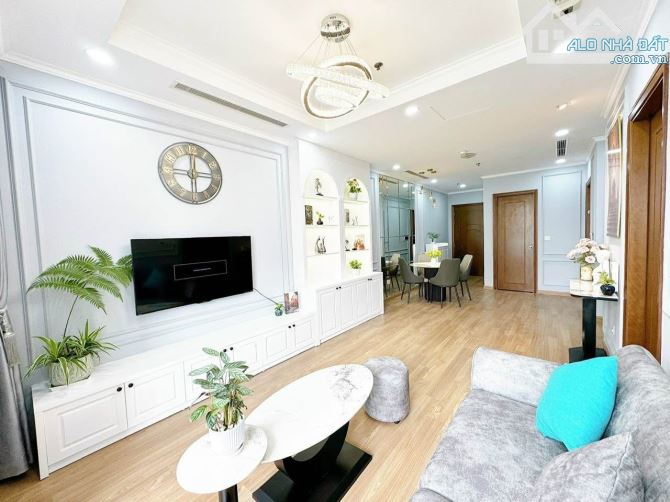 Chính chủ bán 2 ngủ Vin Times City - lô góc- 83m²- view nhạc nước – 9,9 tỷ.