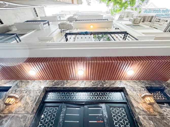 NGUYỄN TRÃI- TÒA CĂN HỘ 108m² x7TẦNG-MT7.2M-2 MẶT TIỀN-DOANH THU140TR-28 TỶ