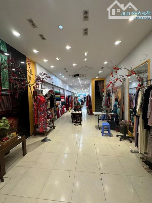 Khâm Thiên mặt phố, vỉa hè 3m, kinh doanh vô địch, cho thuê 40tr, giữ tiền/xây mới - 81m2