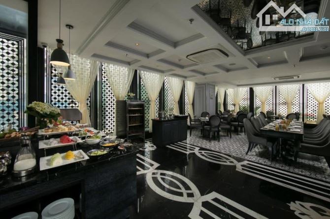 KHÁCH SẠN 5* MẶT PHỐ ĐÌNH NGANG TT HOÀN KIẾM 180m2, 9T, MT 8m, 250 TỶ, DÒNG TIỀN~25 TỶ/NĂM